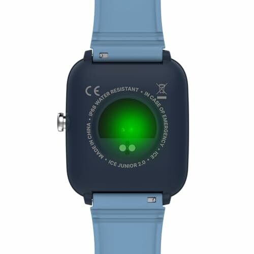 Vue arrière d'une montre intelligente avec capteur lumineux vert.